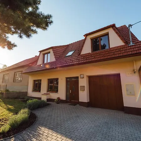 Pod Borovici Apartment